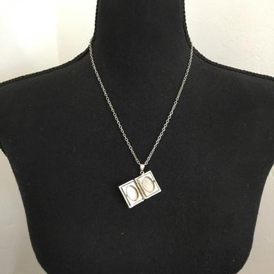 Super cute, silver toned, cat cameo, locket necklace