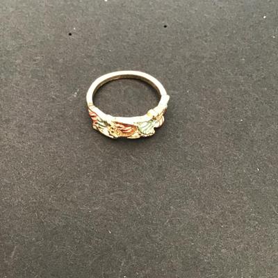 Gold tone fashion ring