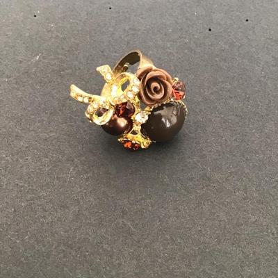 Very nice multi color fashion ring