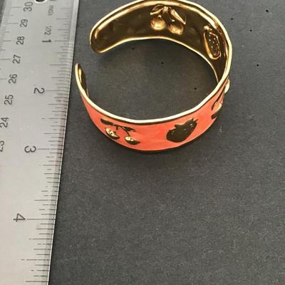Beautiful Gold Tone Fruit shaped peach enamel bracelet