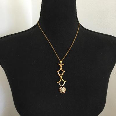 Beautiful, vintage, dainty delicate, rhinestone, faux, pearl waterfall necklace