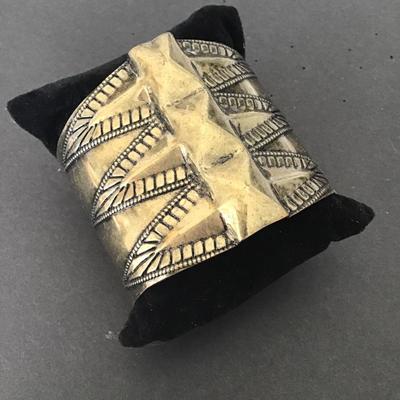 Very nice Fashion Cuff Bracelet