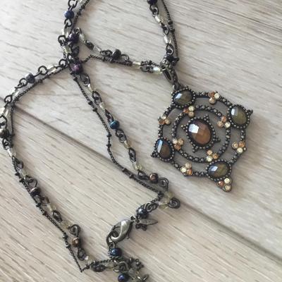 Beautiful bronze, toned Avon, amber crystal pendant necklace