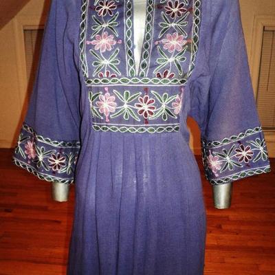 Vtg 1970's Hindustani embroidered lilac boho chic  Caftan Kimono robe