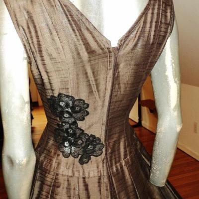 Vtg 1950 full sweep shantung linen dress cocoa w/black guipure lace inserts