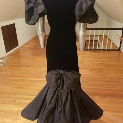 Vtg Victor Costa couture runway gown for Bergdorf Goodman 5th ave taffeta train
