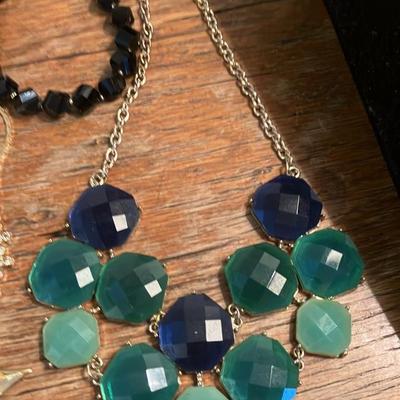 Vintage Costume Jewelry Lot – 15 Pieces Mid-Century Brooches, Necklaces