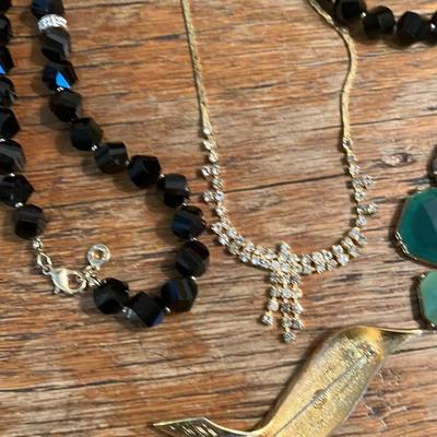 Vintage Costume Jewelry Lot – 15 Pieces Mid-Century Brooches, Necklaces