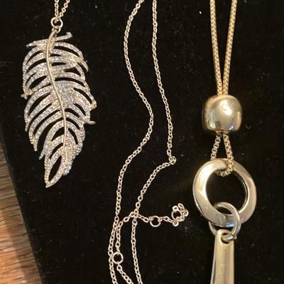 Vintage Costume Jewelry Lot – 15 Pieces Mid-Century Brooches, Necklaces