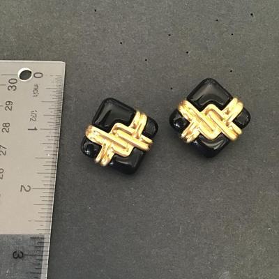 Sale Photo Thumbnail #72: Very nice Vintage Avon fashion earrings please see attached photos