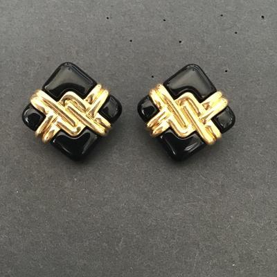 Sale Photo Thumbnail #71: Very nice Vintage Avon fashion earrings please see attached photos