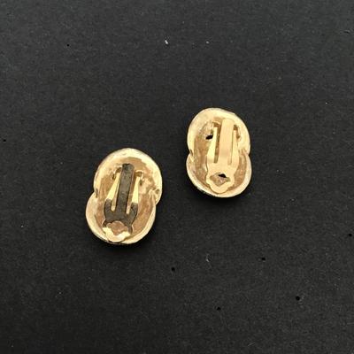 Sale Photo Thumbnail #112: Very nice set of vintage gold tone with enamel
Fashion earrings please see attached photos