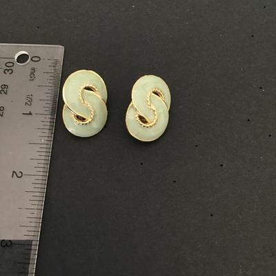 Sale Photo Thumbnail #111: Very nice set of vintage gold tone with enamel
Fashion earrings please see attached photos