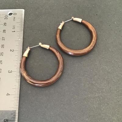 Sale Photo Thumbnail #117: Very cute Vintage hoop earrings 
Please see attached photos