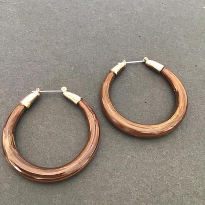 Sale Photo Thumbnail #116: Very cute Vintage hoop earrings 
Please see attached photos