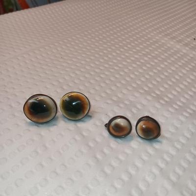 CAT EYE SHELL SCREW BACK EARRINGS