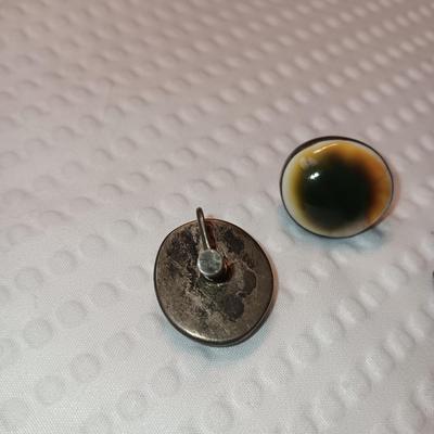 CAT EYE SHELL SCREW BACK EARRINGS