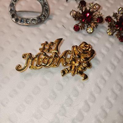 VINTAGE PINS AND BROOCHES