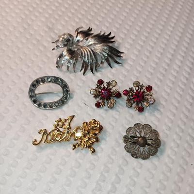 VINTAGE PINS AND BROOCHES