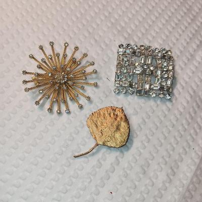 3 BROOCHES