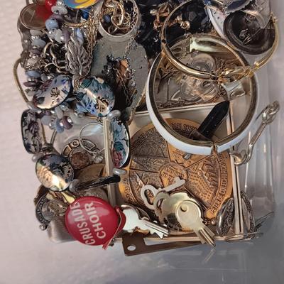 BROKEN AND MISC JEWELRY