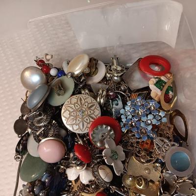 BROKEN AND MISC JEWELRY