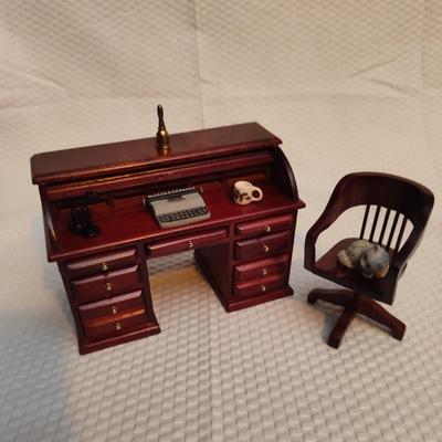 DOLLHOUSE FURNITURE, ROLL TOP DESK, CHAIR AND PHONE, COFFEE CUP, TYPEWRITER, AND KITTY