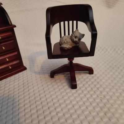 DOLLHOUSE FURNITURE, ROLL TOP DESK, CHAIR AND PHONE, COFFEE CUP, TYPEWRITER, AND KITTY