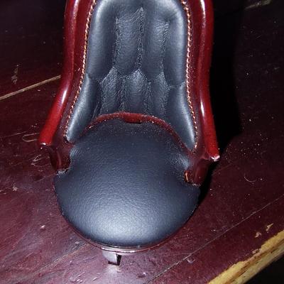 QUALITY DOLLHOUSE FURNITURE