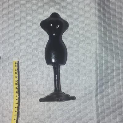 DOLLHOUSE SEWING MACHINE AND ACCESSORIES