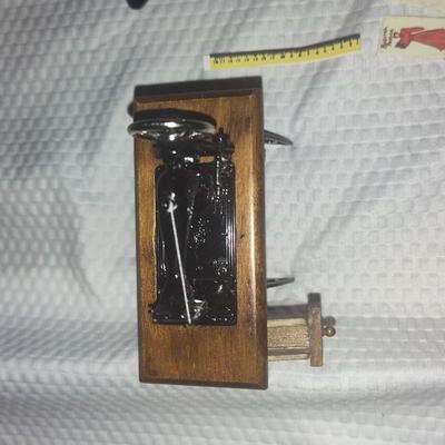 DOLLHOUSE SEWING MACHINE AND ACCESSORIES