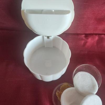 MENDA CO PASADENA CA. POWDER BOX VTG PERFUME BOTTLES