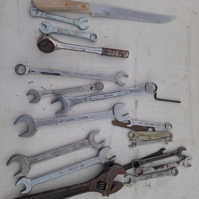 mixed lot of tools and one kitchen knife….