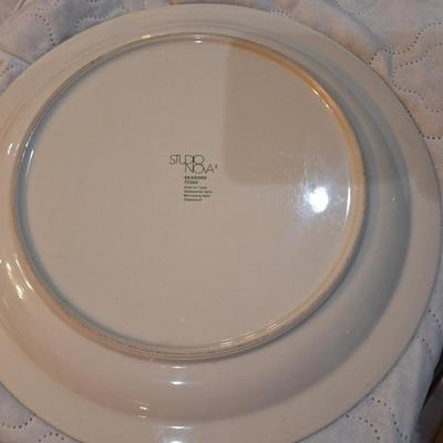 Studio Nova Seasons serving plate