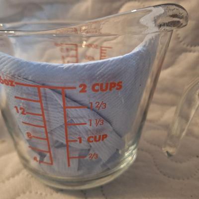 2 Anchor hocking measuring cups, 2 cup and 1 cup