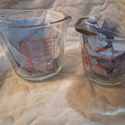 2 Anchor hocking measuring cups, 2 cup and 1 cup