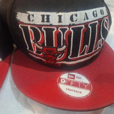 3 Chicago bulls hats