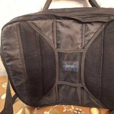 black high Sierra messenger bag- heavy duty to protect a laptop or other technology