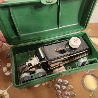 vintage singer buttonholer attachment in original case