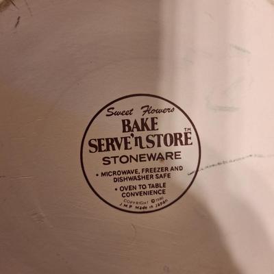 sweet flowers baker casserole dish- lid has tiny chip