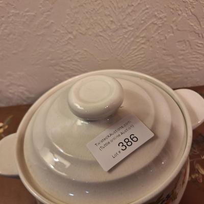 sweet flowers baker casserole dish- lid has tiny chip