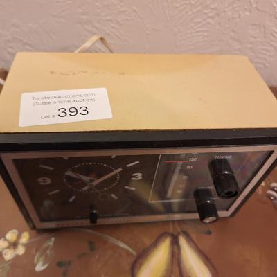 vintage GE am clock radio