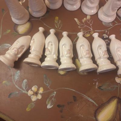 Duncan Ceramic chess set- see notes for damage info