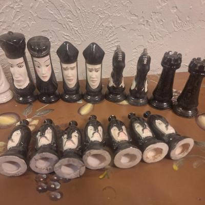 Duncan Ceramic chess set- see notes for damage info