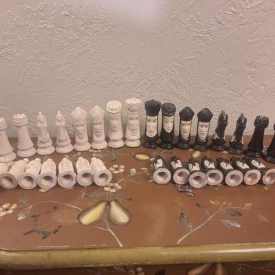 Duncan Ceramic chess set- see notes for damage info