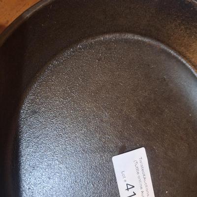 Cast iron skillet- no markings for maker
