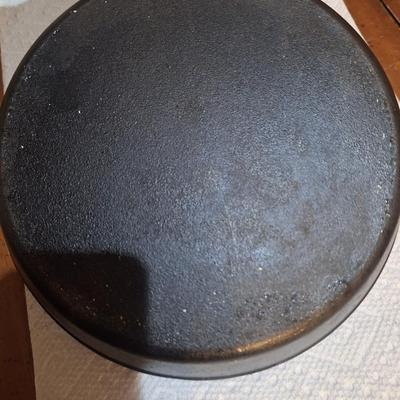 Cast iron skillet- no markings for maker