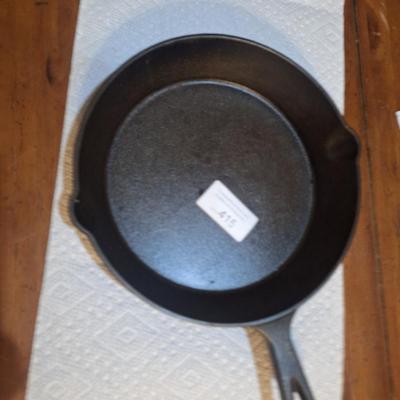 Cast iron skillet- no markings for maker