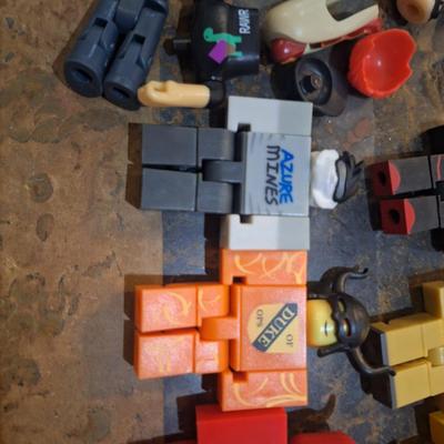 assorted roblox mini figure toys