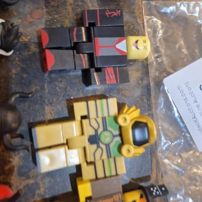 assorted roblox mini figure toys